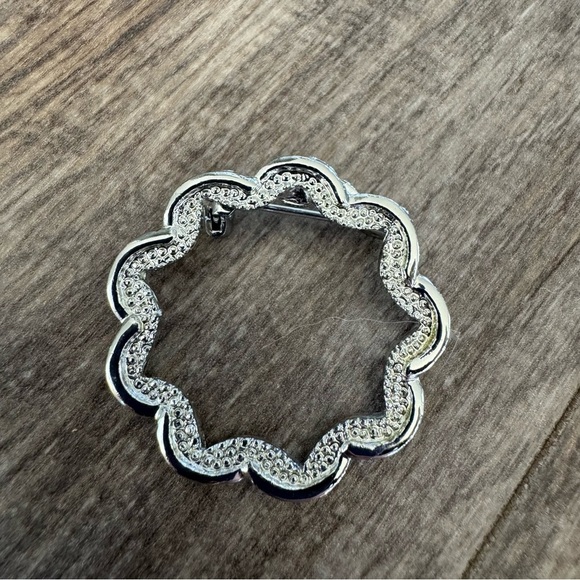 Vintage Gerry’s Silver Brooch Pin - Picture 8 of 8
